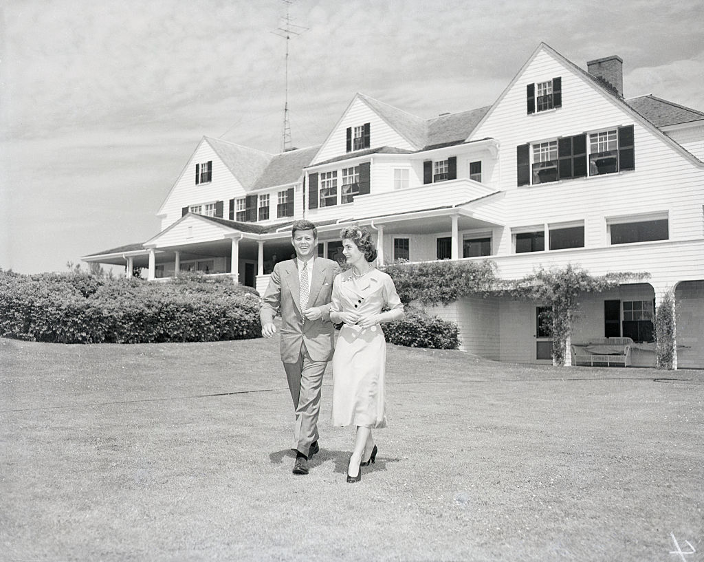 jackie-kennedy’s-childhood-home-in-the-hamptons-sells-again-to-the high-powered