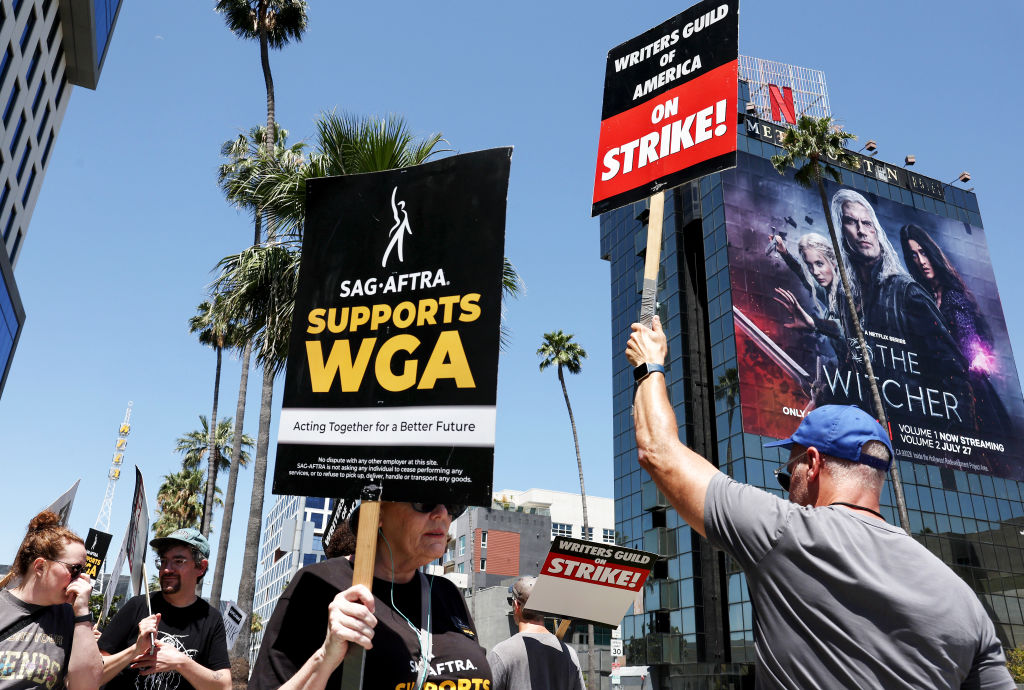 how-the-sag-aftra-and-wga-strikes-are-affecting-award-shows,-red-carpets,-streaming-series,-movies and more
