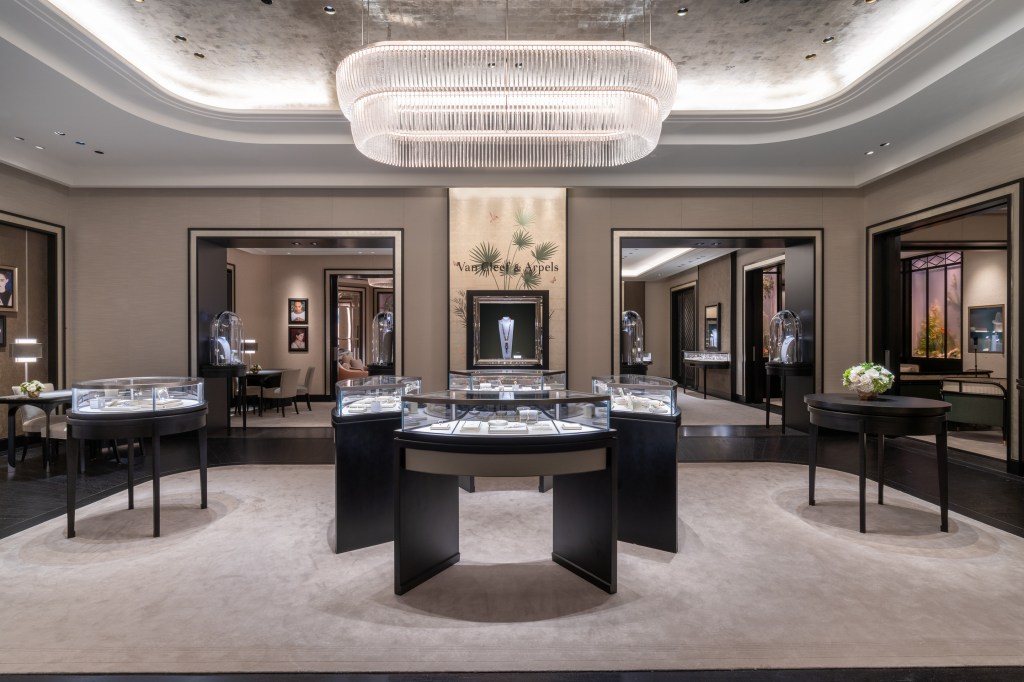 van-cleef-&-arpels-relocates-in-south-coast-plaza-with-larger footprint