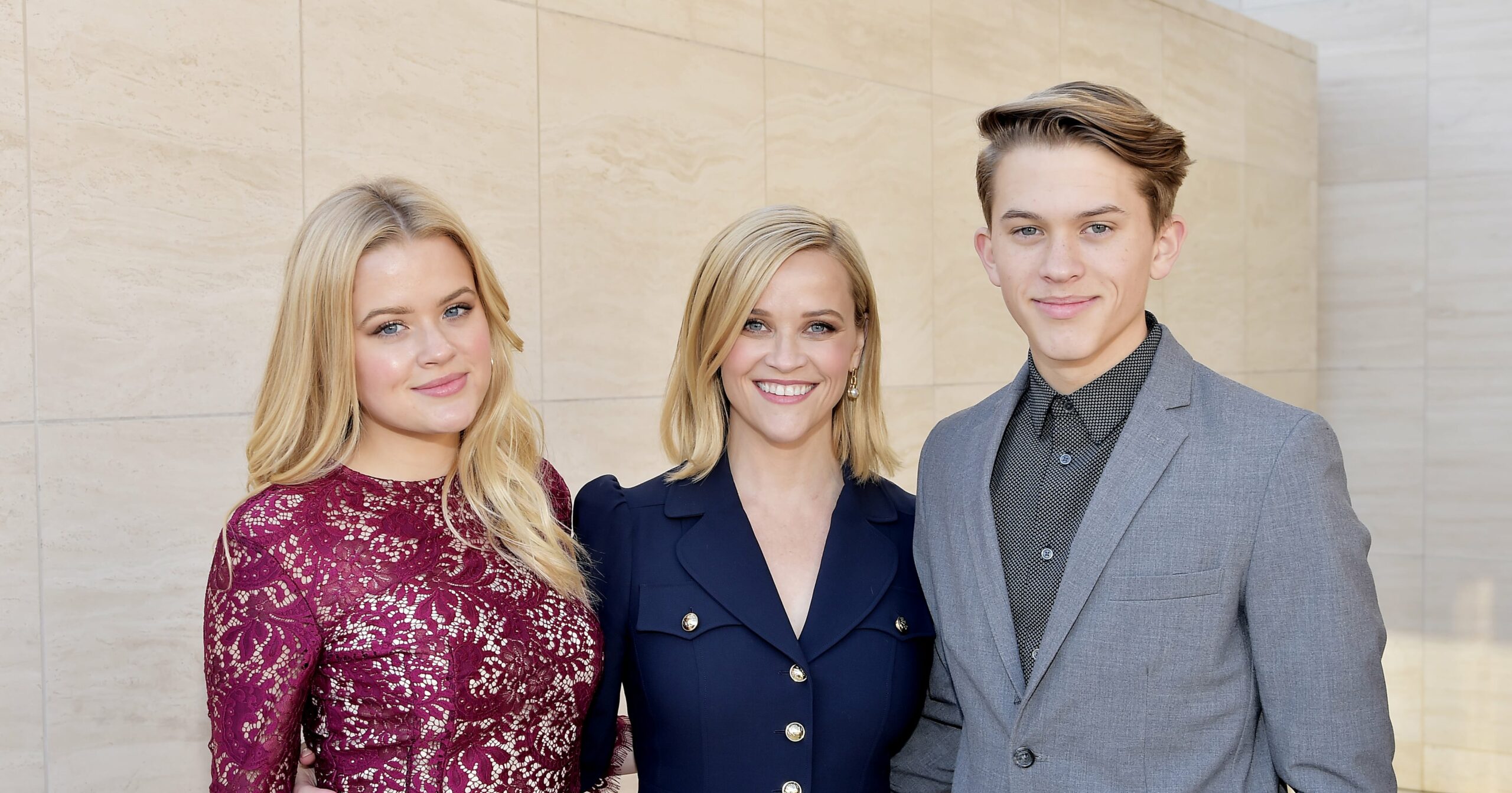 reese-witherspoon’s-3-kids-are-basically-her-clones,-and-we-have-photos-to-prove-it