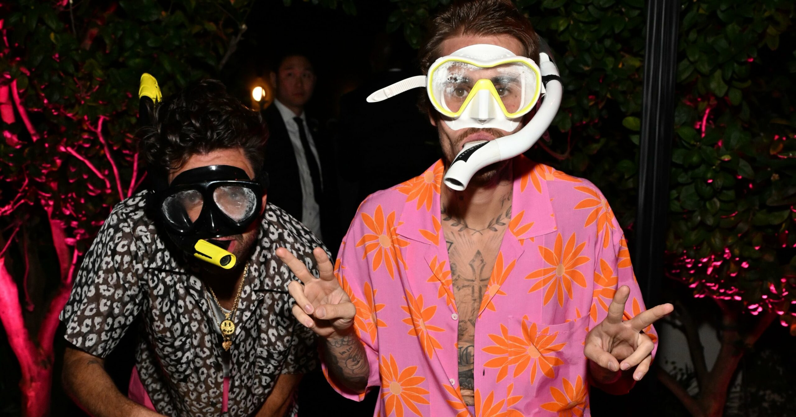 no,-really:-how-did-justin-bieber-spend-an-entire-halloween-party-in-massive-flippers?