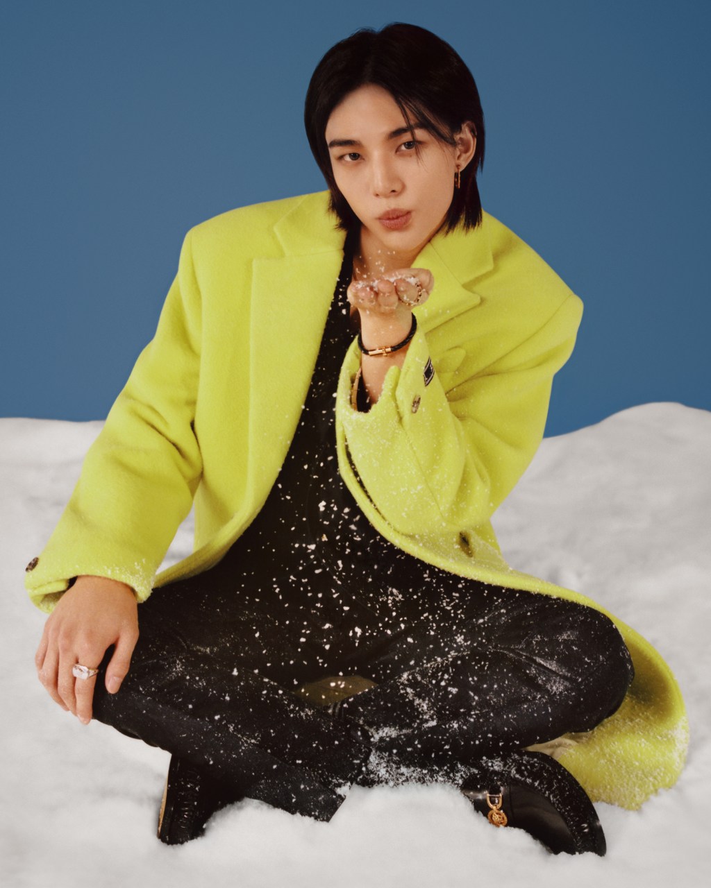 stray-kids’-hyunjin-gets-festive-in-versace-holiday-ad campaign