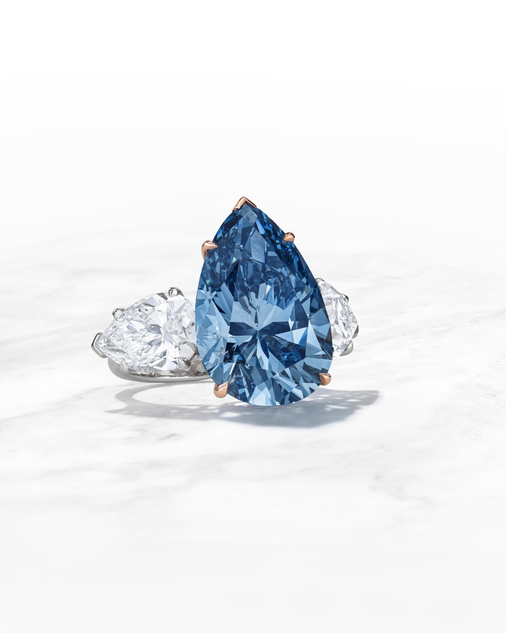 largest-yet-flawless-fancy-vivid-blue-diamond-sells-for-$44-million-in geneva