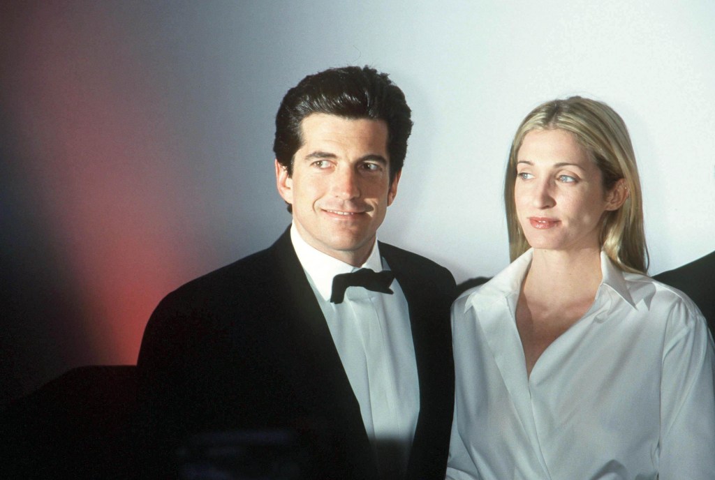 the-fashion-details-to-know-about-carolyn-bessette-kennedy’s-minimalist-wedding dress