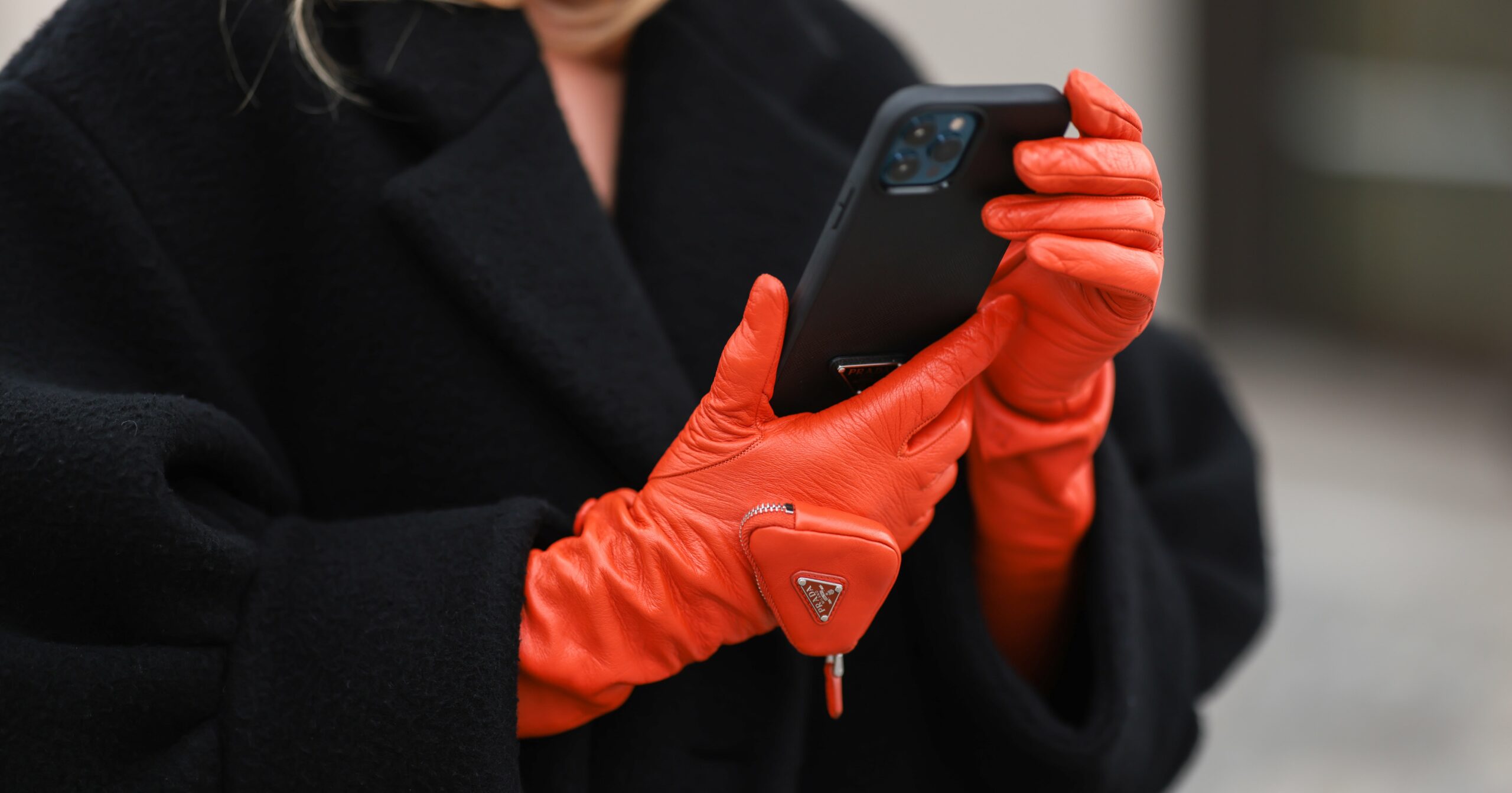 9-touchscreen-gloves-that-are-functional-and-smartphone-compatible