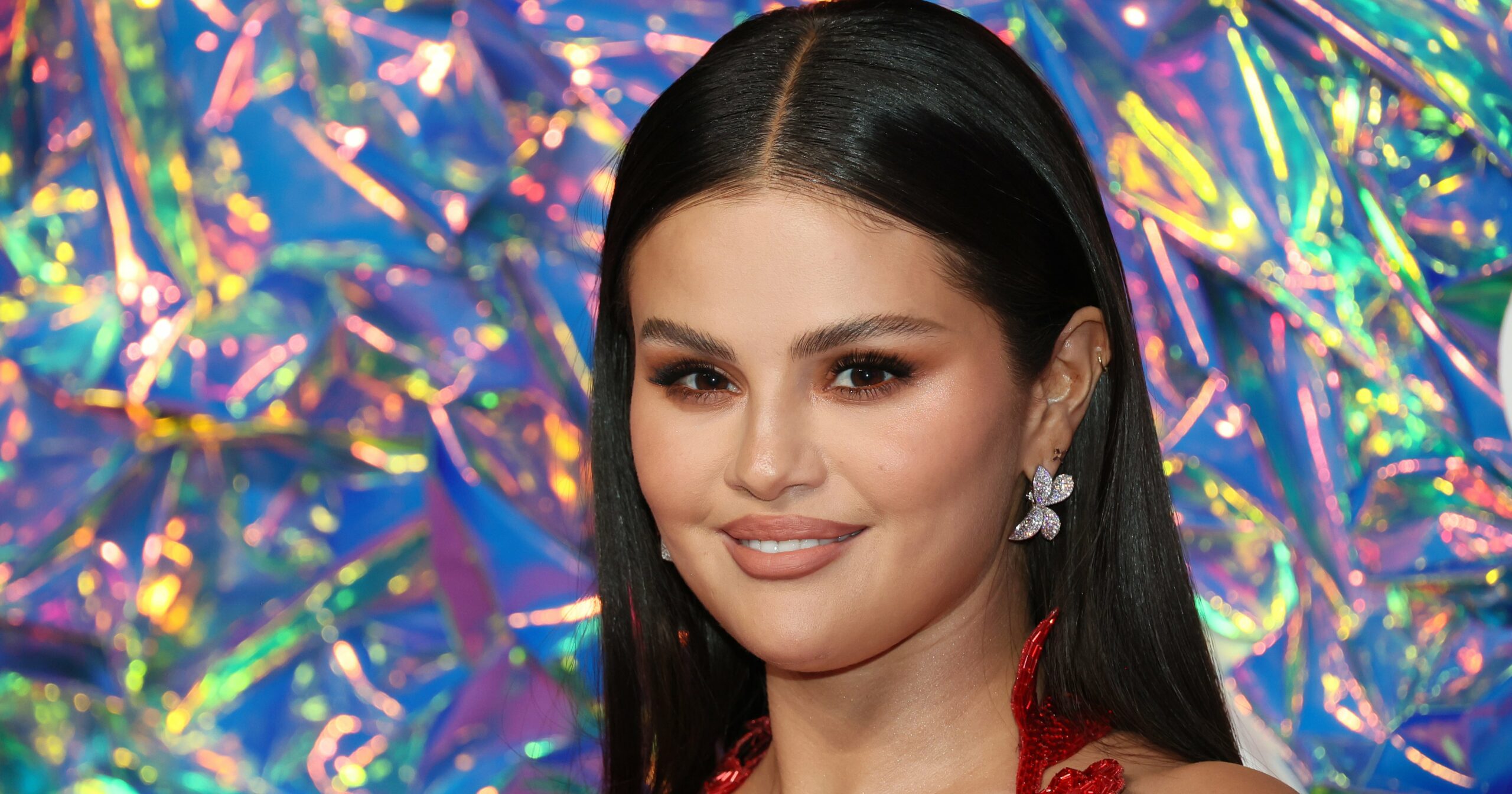 selena-gomez’s-$10-“supermodel”-nails-look-expensive