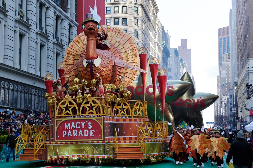 Macy’s Thanksgiving Day Parade 2023 Facts By The Numbers 5 000 Costumes 300 Pounds Of Glitter