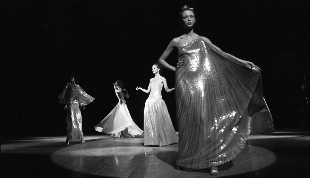 the-battle-of-versailles-fashion-show-at-50:-the-designers,-the-stars-and-all-of-the-backstage drama