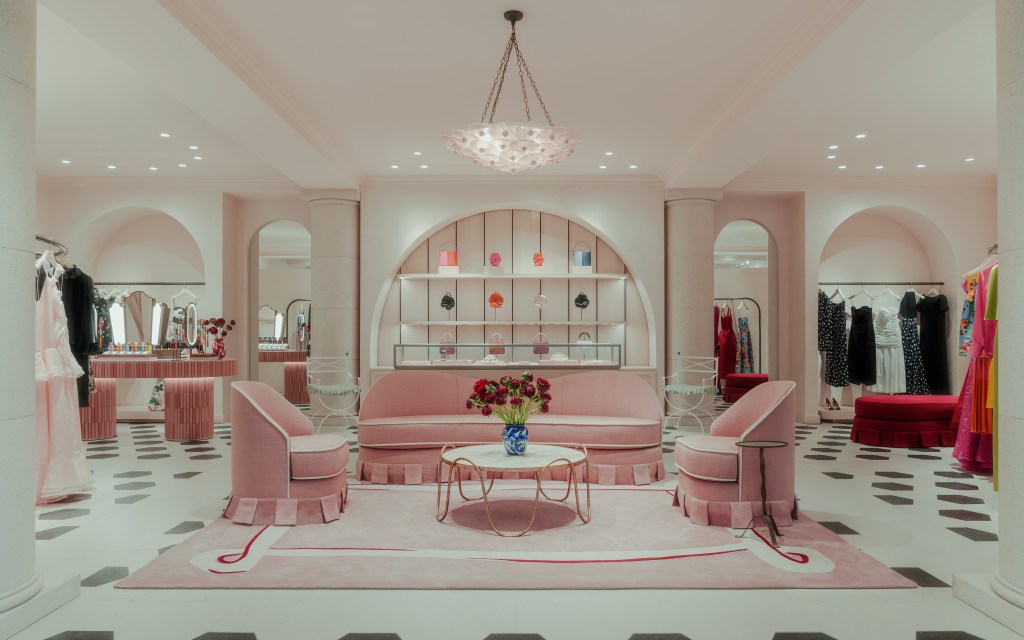 carolina-herrera-opens-boutique-on-palm-beach’s-worth avenue