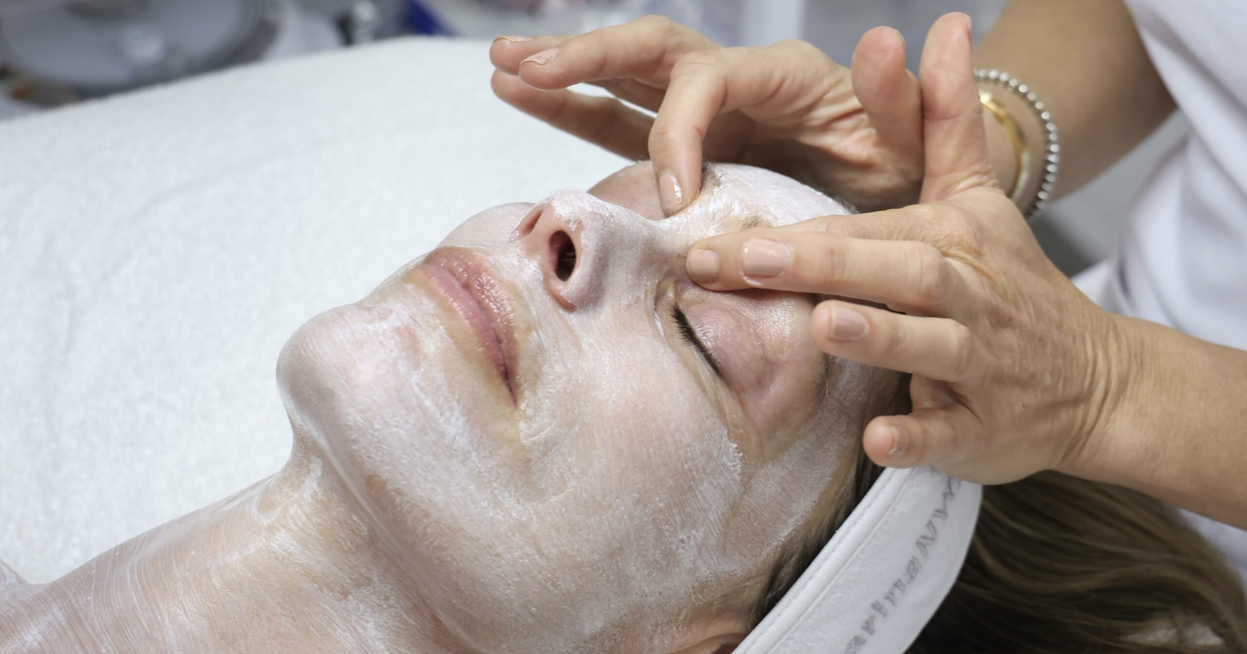 everything-you-want-to-know-about-getting-a-facial,-answered