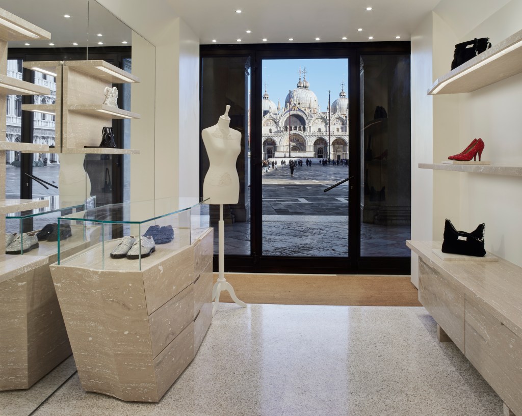 maison-margiela-opens-first-venice boutique