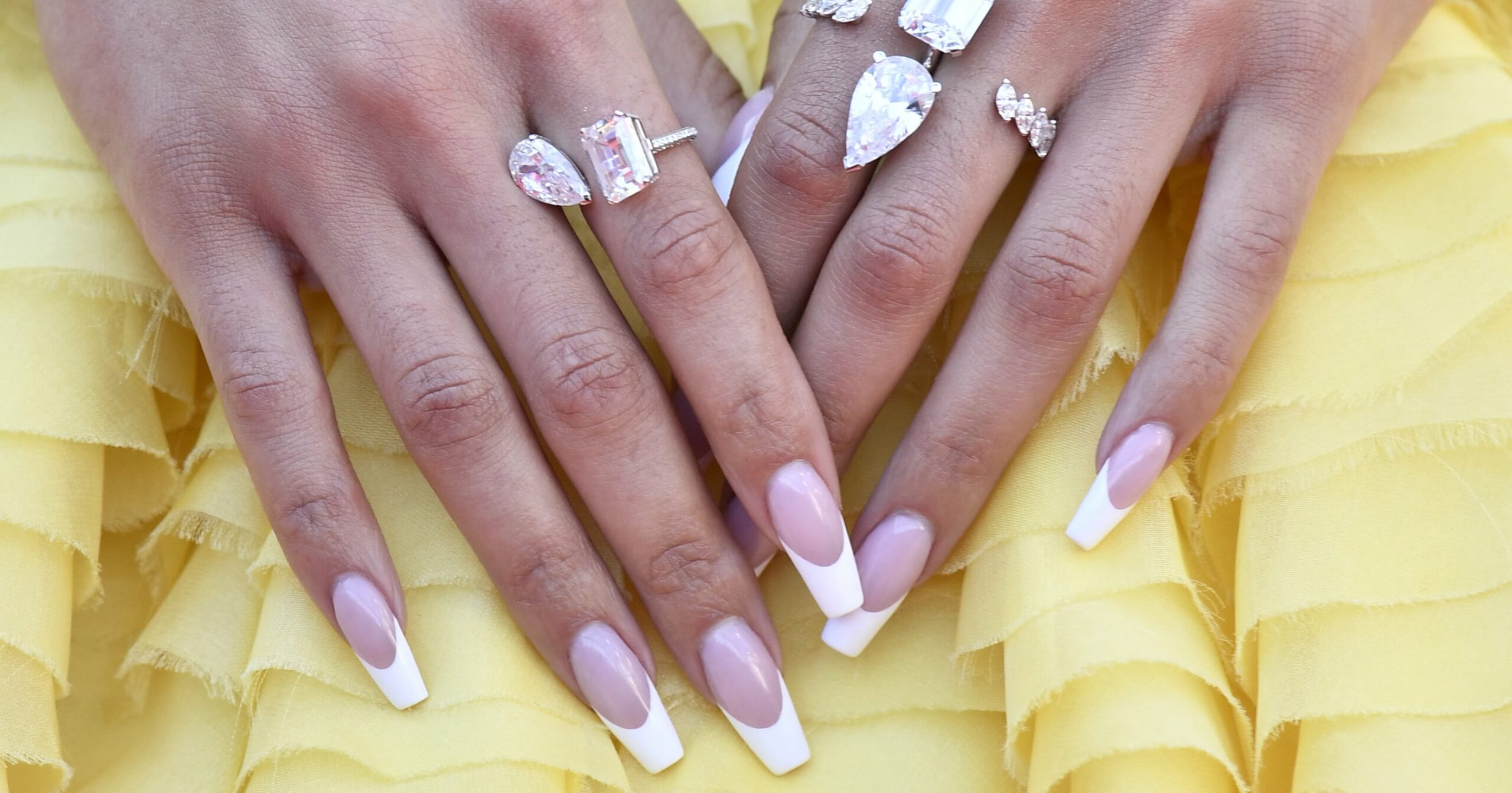 “ballet-nails”-are-a-minimalist’s-dream