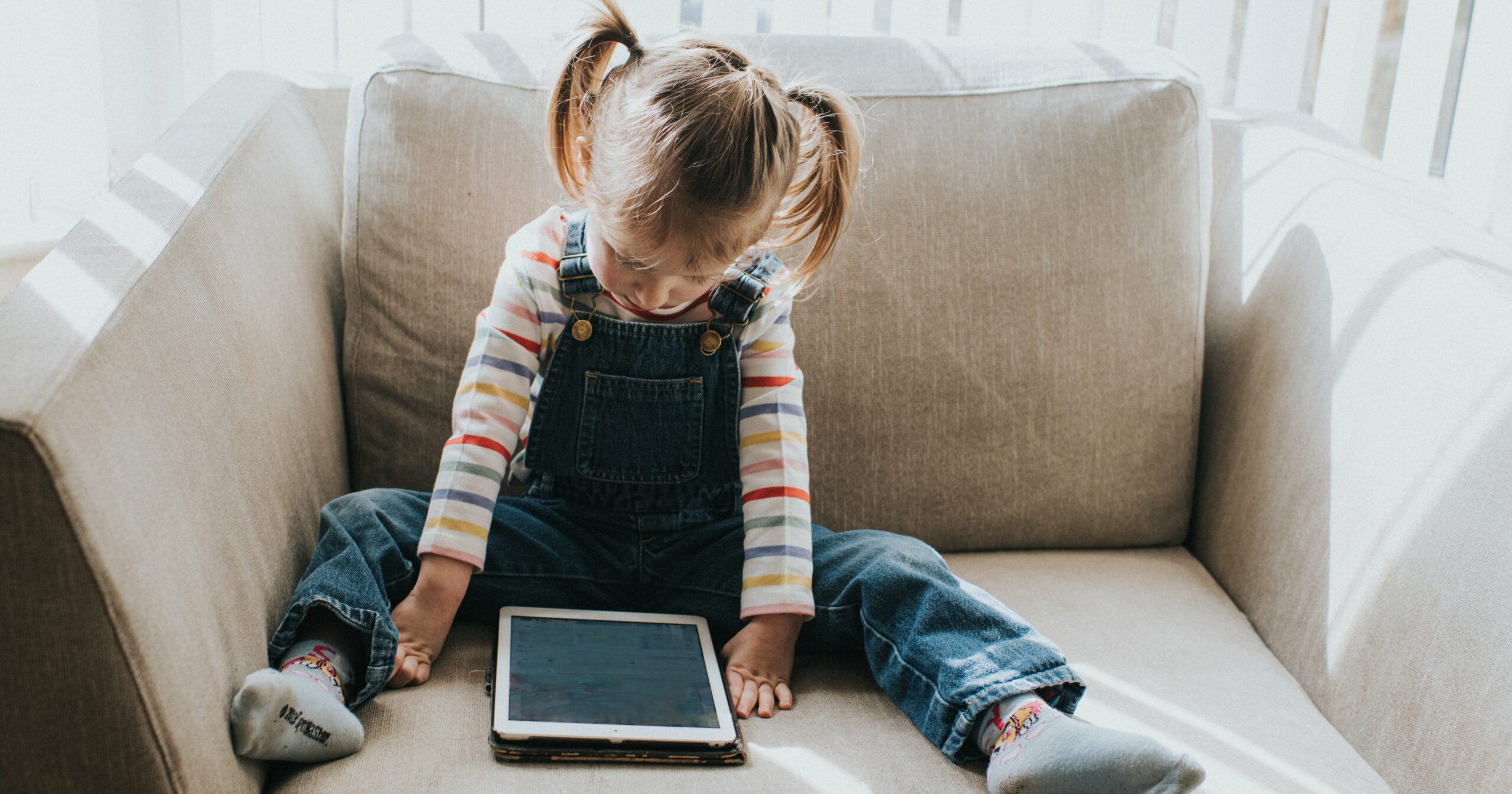 i’m-a-better-parent-because-i-have-an-ipad-kid-–-here’s-why