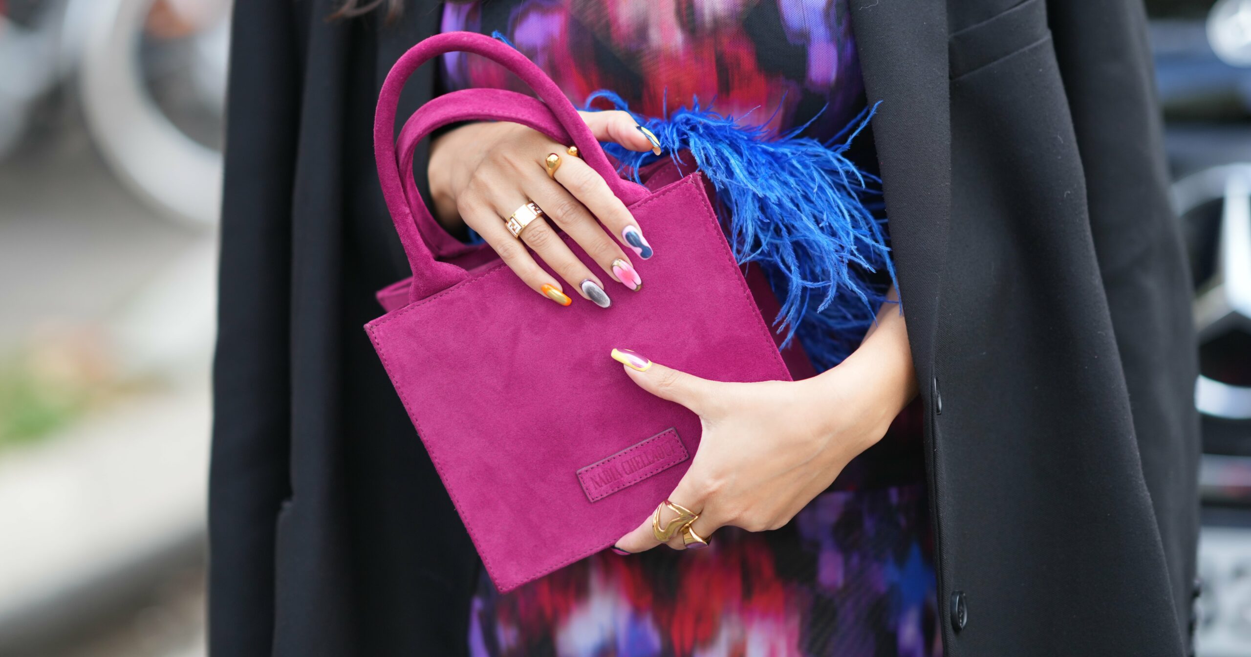 are-these-velvet-nails-not-the-most-mesmerizing-thing-you’ve-ever-seen?