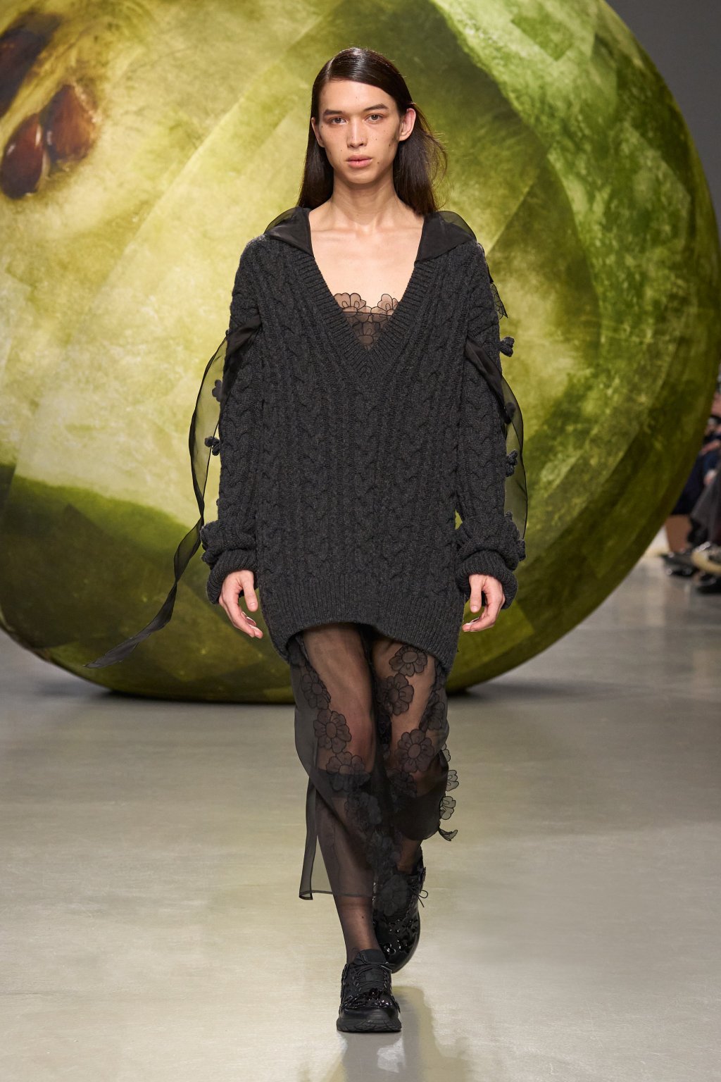 cecilie-bahnsen-fall-2024-ready-to-wear:-leather-looks-and-tough boots