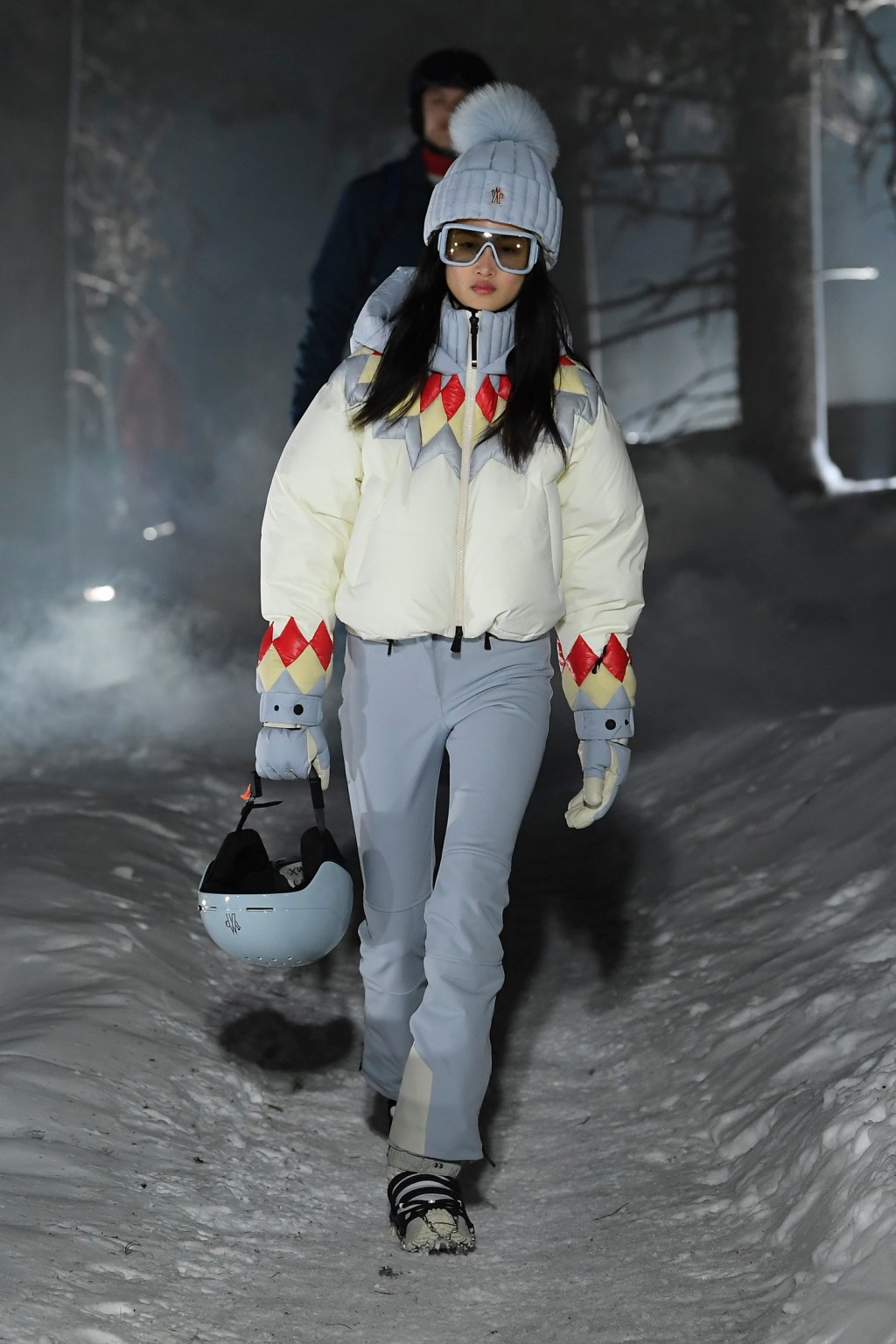 moncler-group-2023-revenues-graze-3b euros