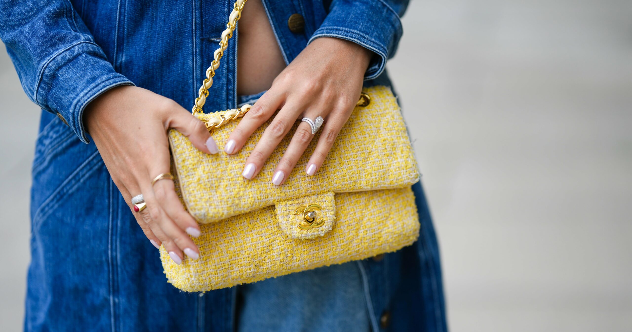 “moonlight”-nails-are-equal-parts-ethereal-and-trendy