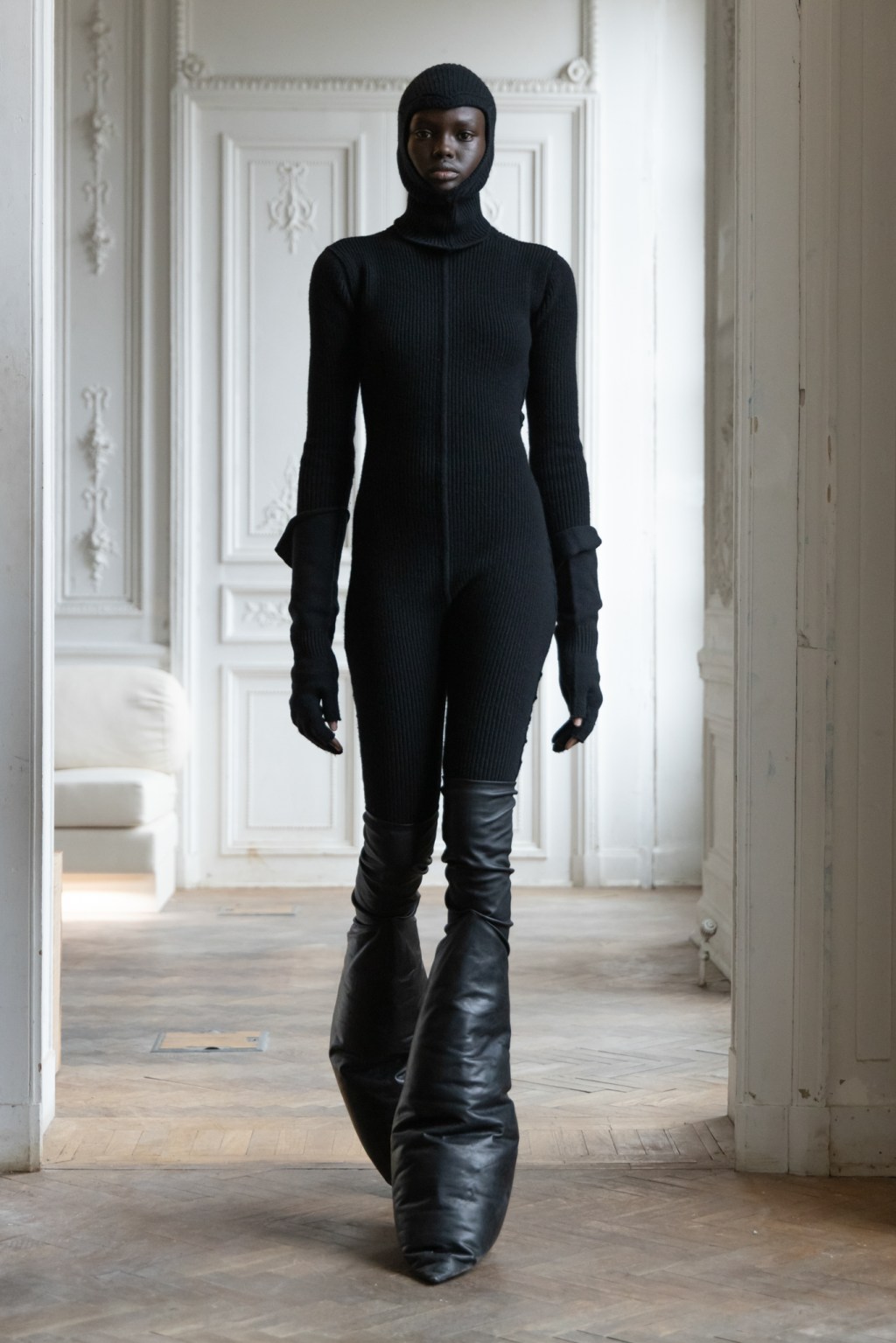 rick-owens-fall-2024-ready-to-wear:-‘part-superhero,-part-sarcophagus,-part-earthworm’