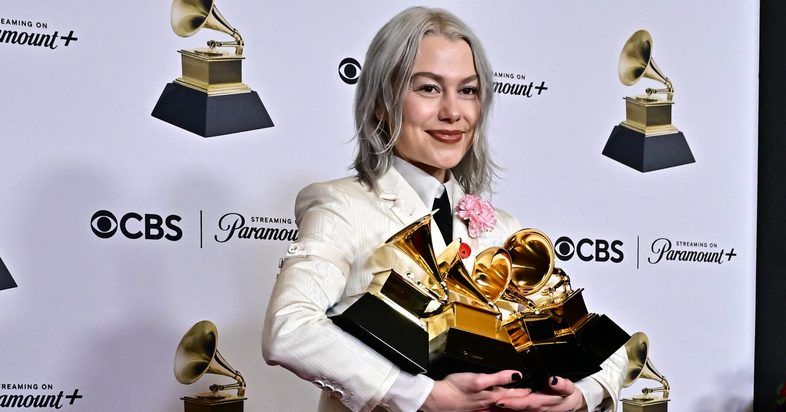 turns-out,-those-grammys-trophies-aren’t-as-light-as-they-look