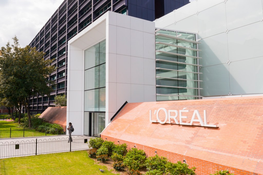 l’oreal-sales-rise-2.8-percent-in-q4-2023,-driven-by-dermatological-beauty-and-consumer products