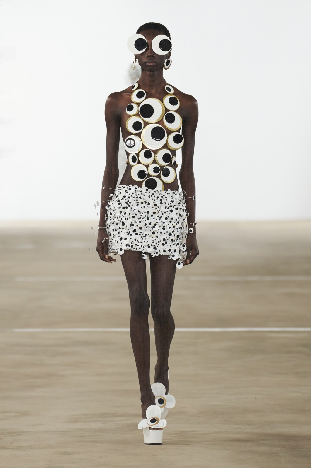 area-spring-2024-ready-to-wear:-surrealism-in-the-eye-of-the beholder
