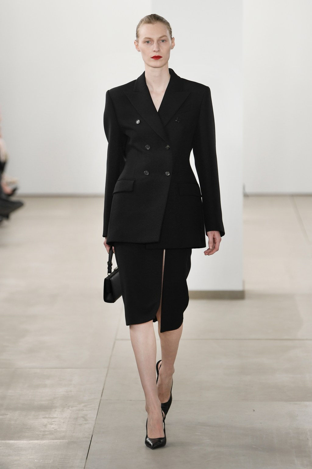 michael-kors-fall-2024-ready-to-wear:-power-tailoring-and-grandma’s-1930s glamour