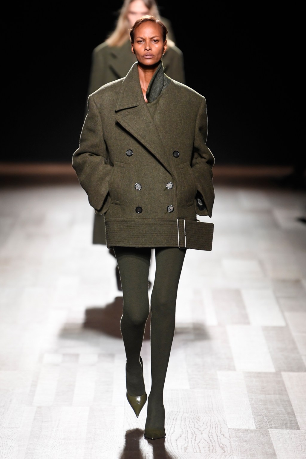 ferragamo-fall-2024-ready-to-wear:-military-precision-and-fluffy feathers