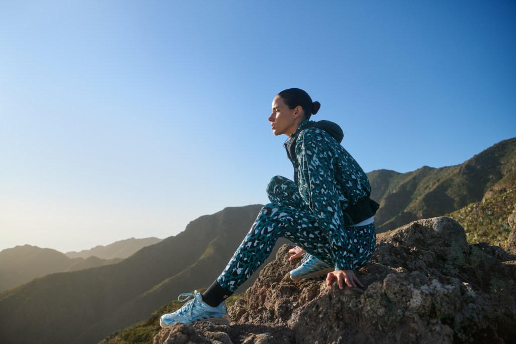 merrell,-sweaty-betty-team-on-active-inspired-women’s capsule