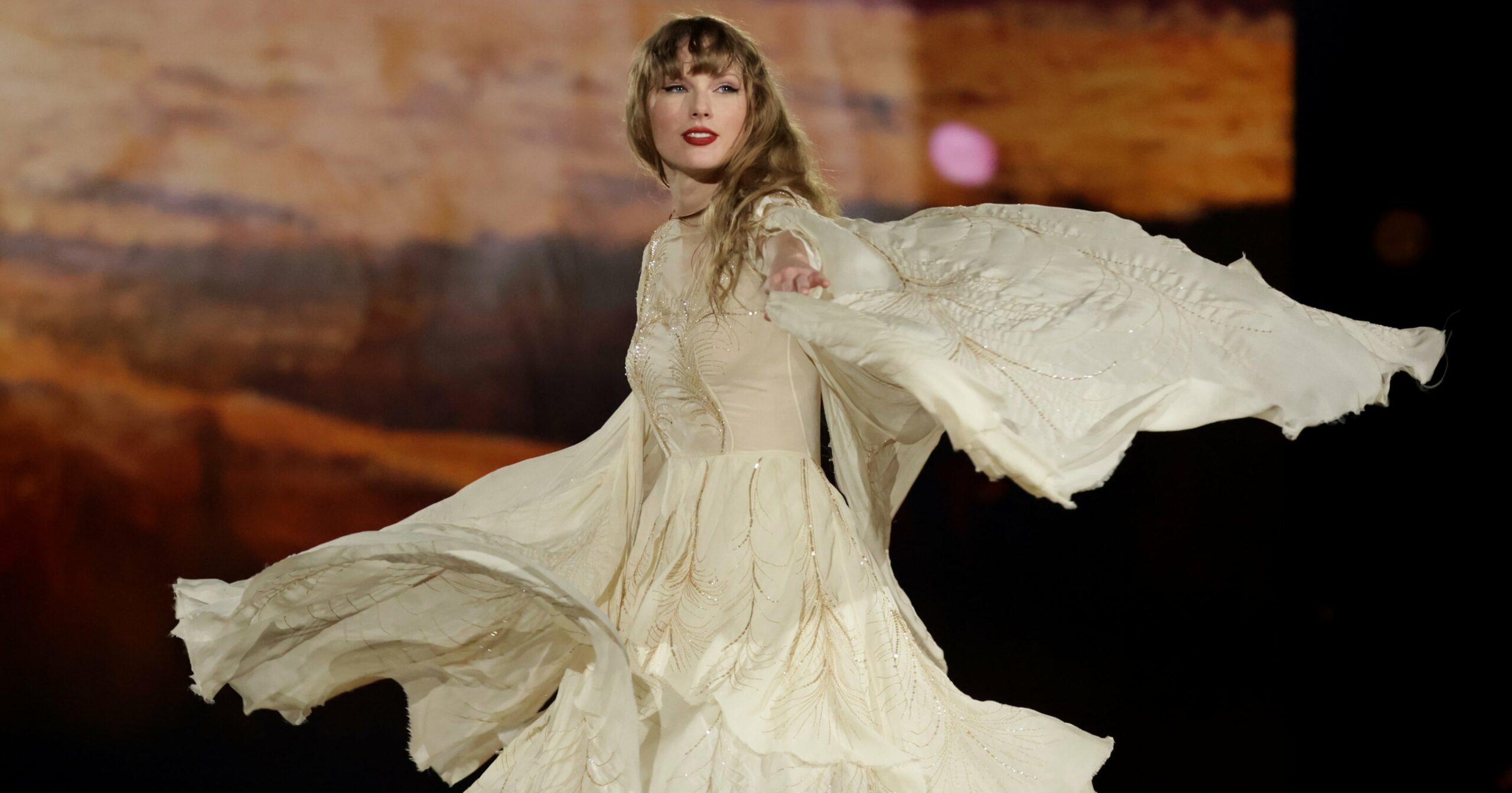 the-theories-about-taylor-swift’s-perfume-are-rampant