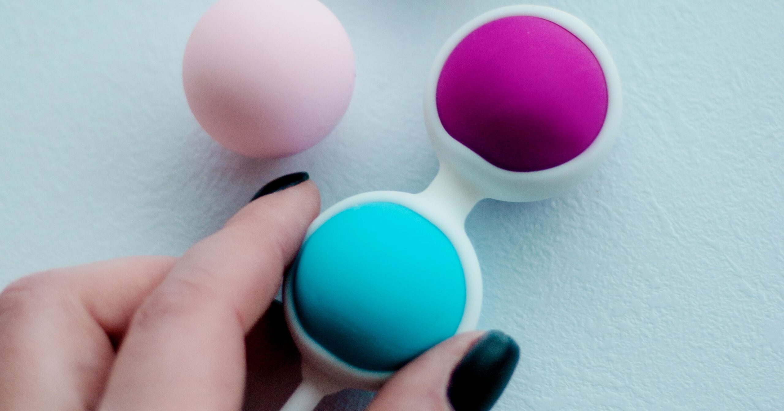 how-to-use-kegel-balls,-according-to-physical-therapists