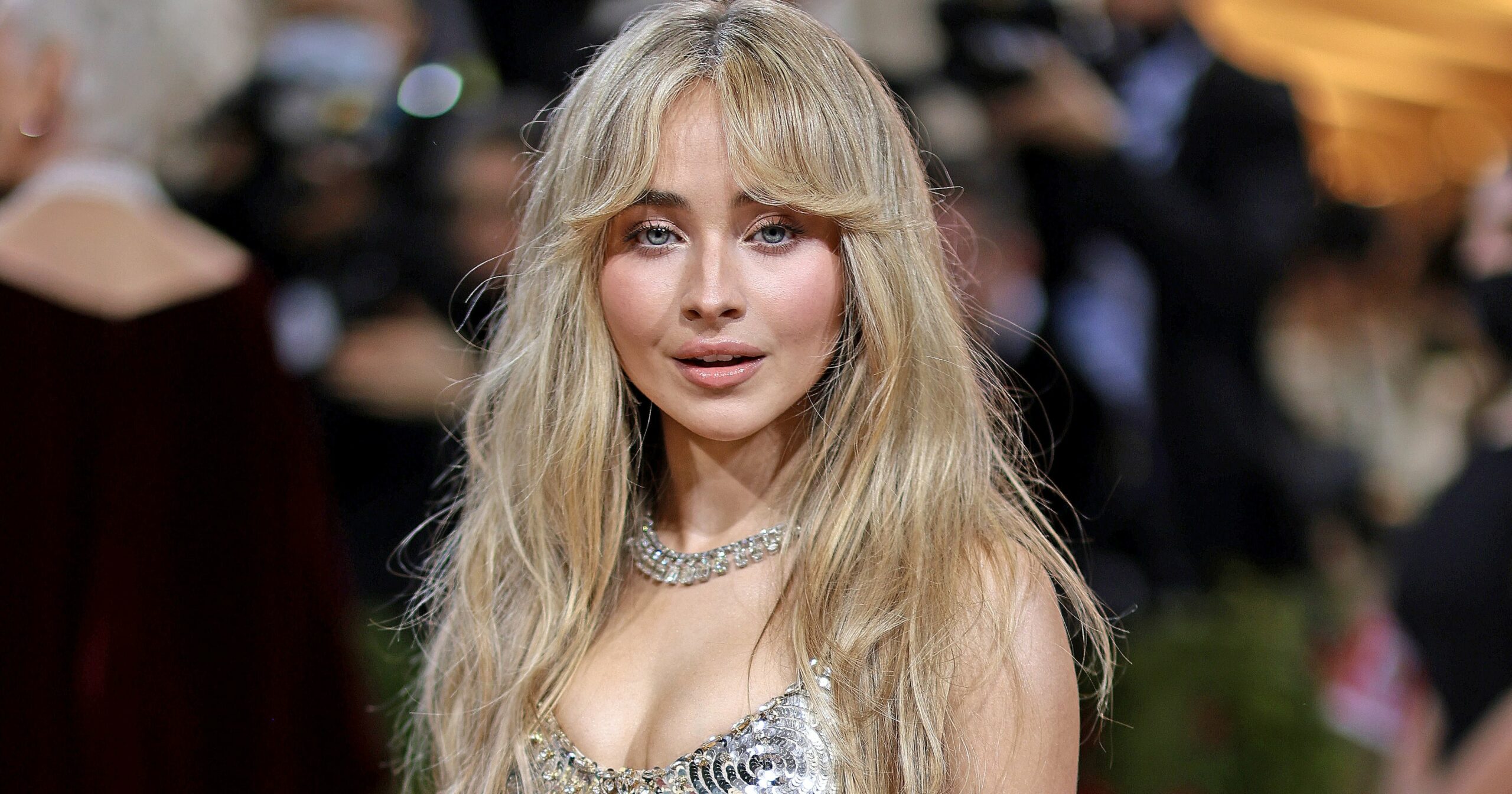 what’s-sabrina-carpenter’s-natural-hair-color?-find-out-from-her-hairstylist