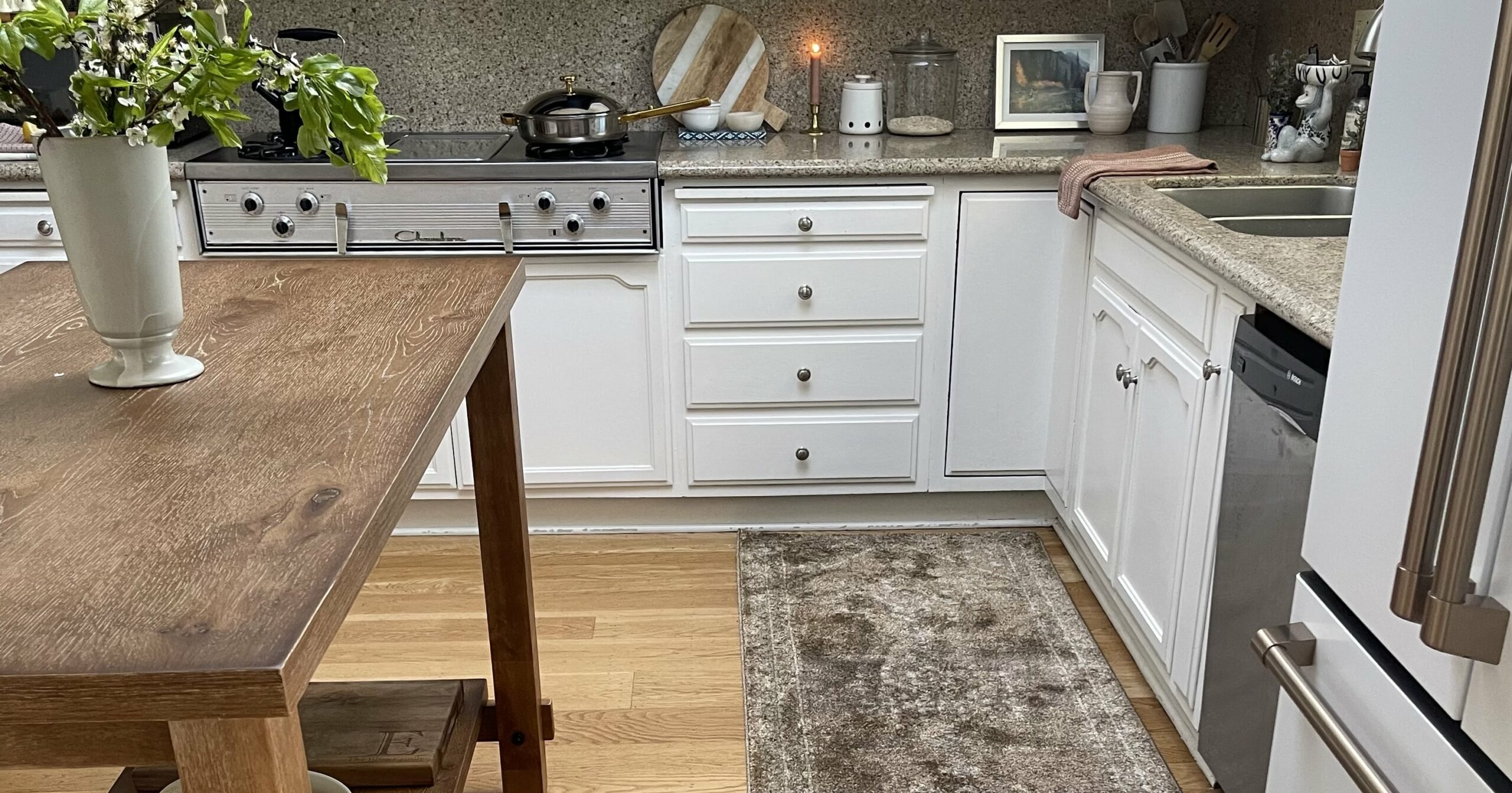 my-stain-resistant-kitchen-runner-looks-vintage-but-is-actually-from-amazon