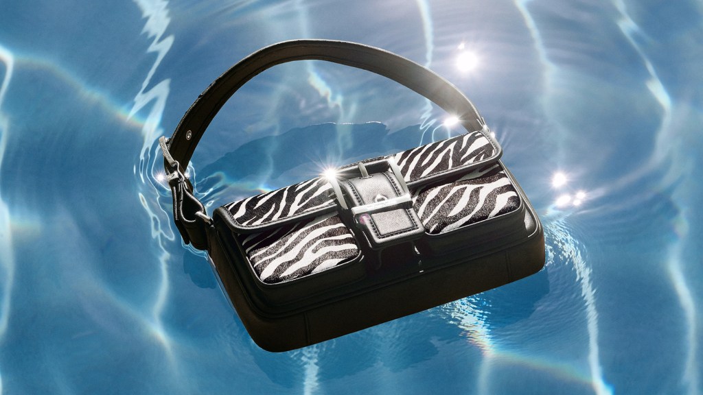 michael-kors-paris-pop-up-spotlights-new-handbag-with-swimming-pool theme