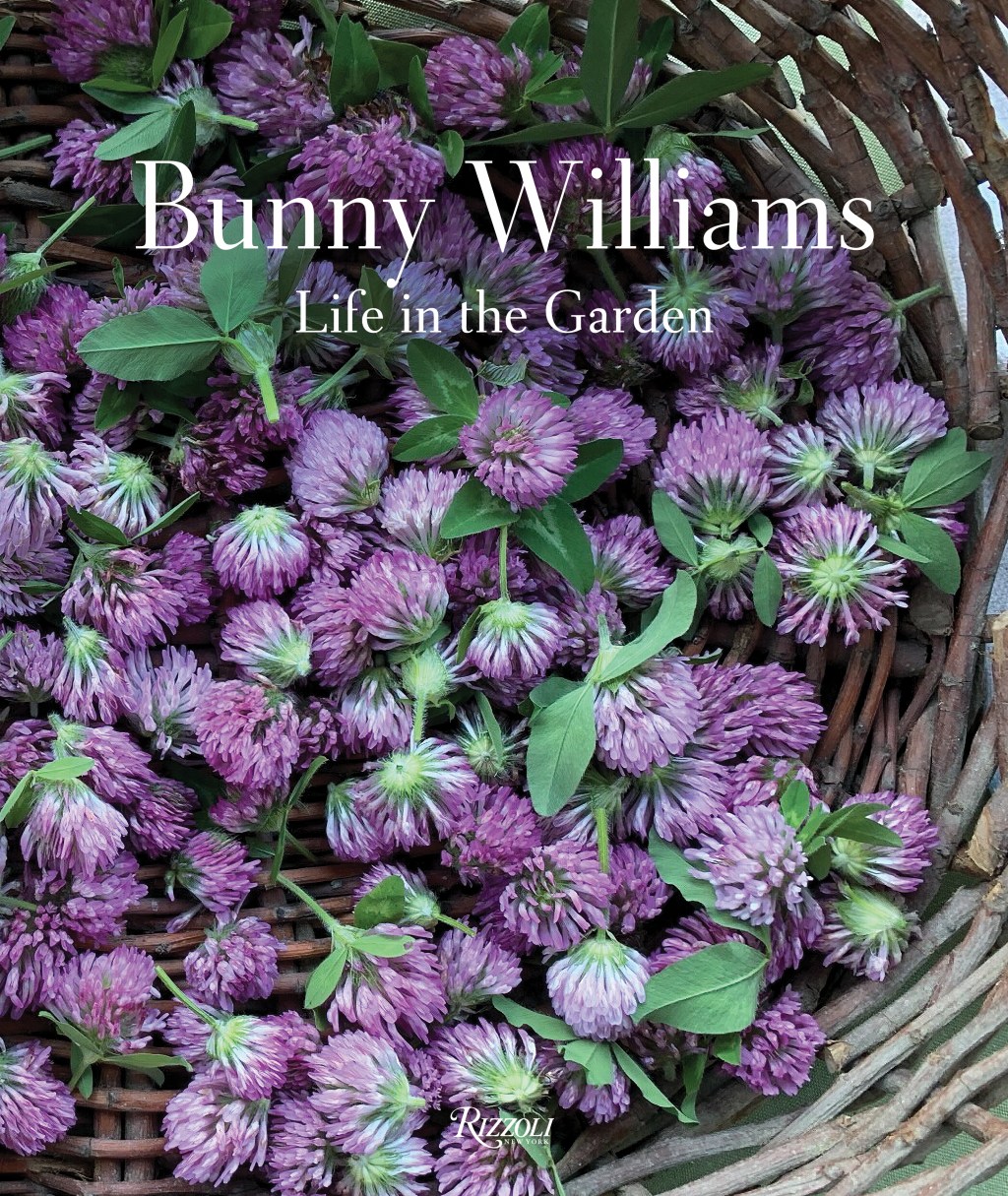 how-interior-decorator-bunny-williams-makes-her-garden-look-like-a home