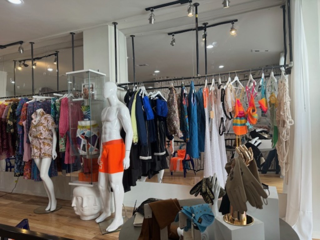 philadelphia-fashion-incubator-offers-young-designers’-lines-in-new location