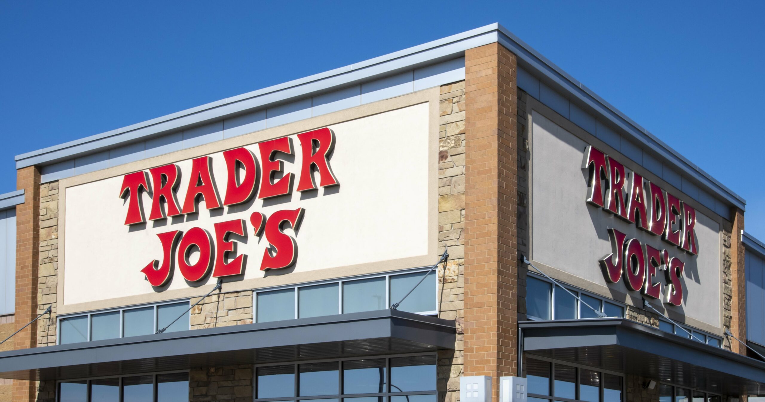 29-healthy-snacks-at-trader-joe’s-that-are-already-flying-off-the-shelves