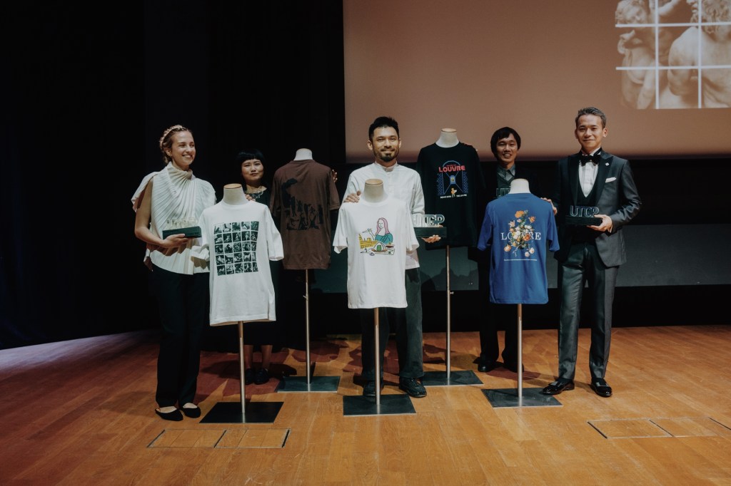 uniqlo-stages-prize-ceremony-at-the-louvre-for-its-t-shirt-design contest