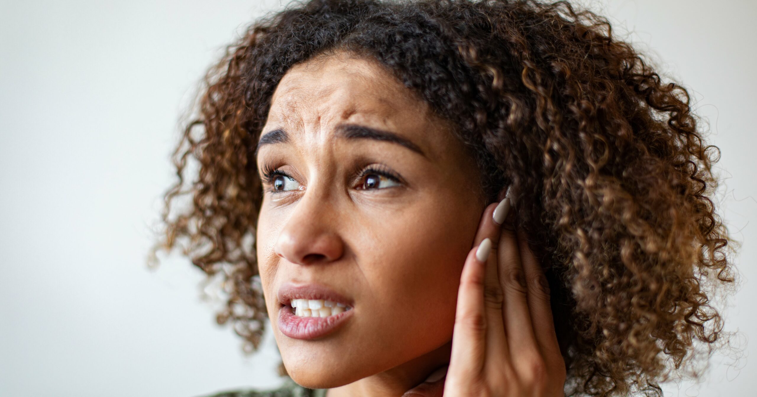 why-are-my-ears-itchy?-an-md-shares-causes-and-home-remedies