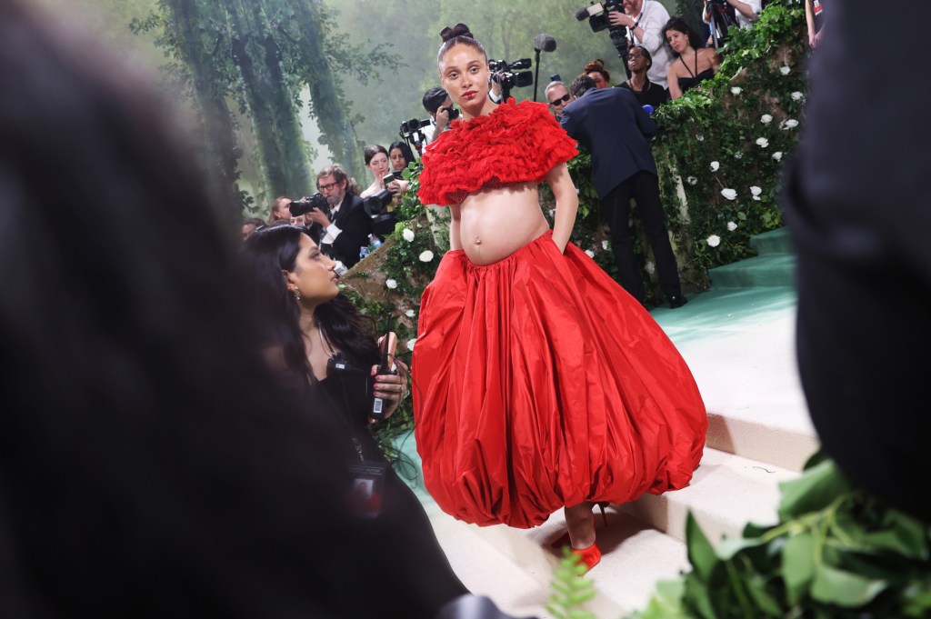 model-adwoa-aboah-on-revealing-her-pregnancy-at-the-met gala