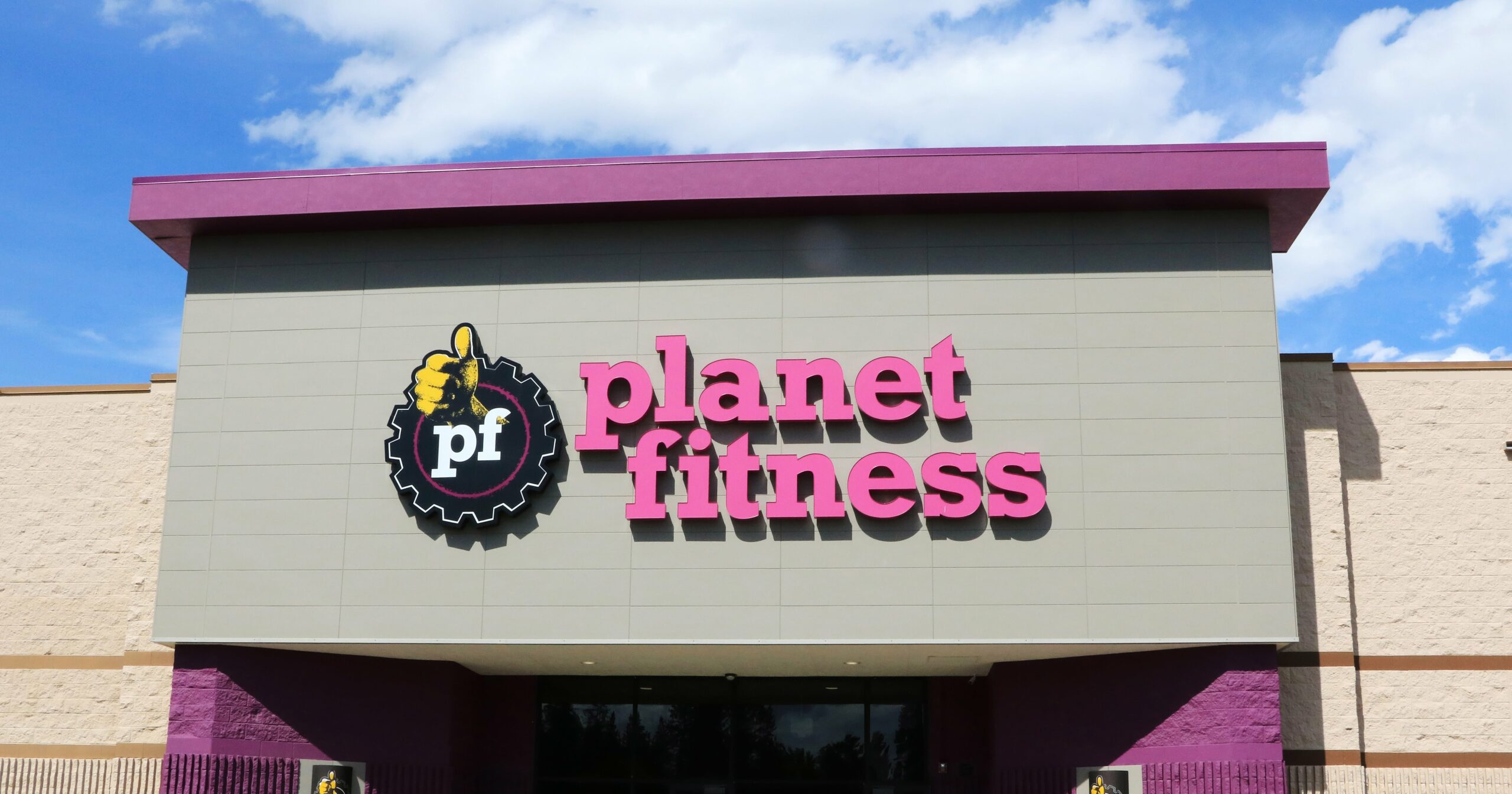 how-much-does-a-planet-fitness-membership-cost?-here’s-what-you-get-for-the-price