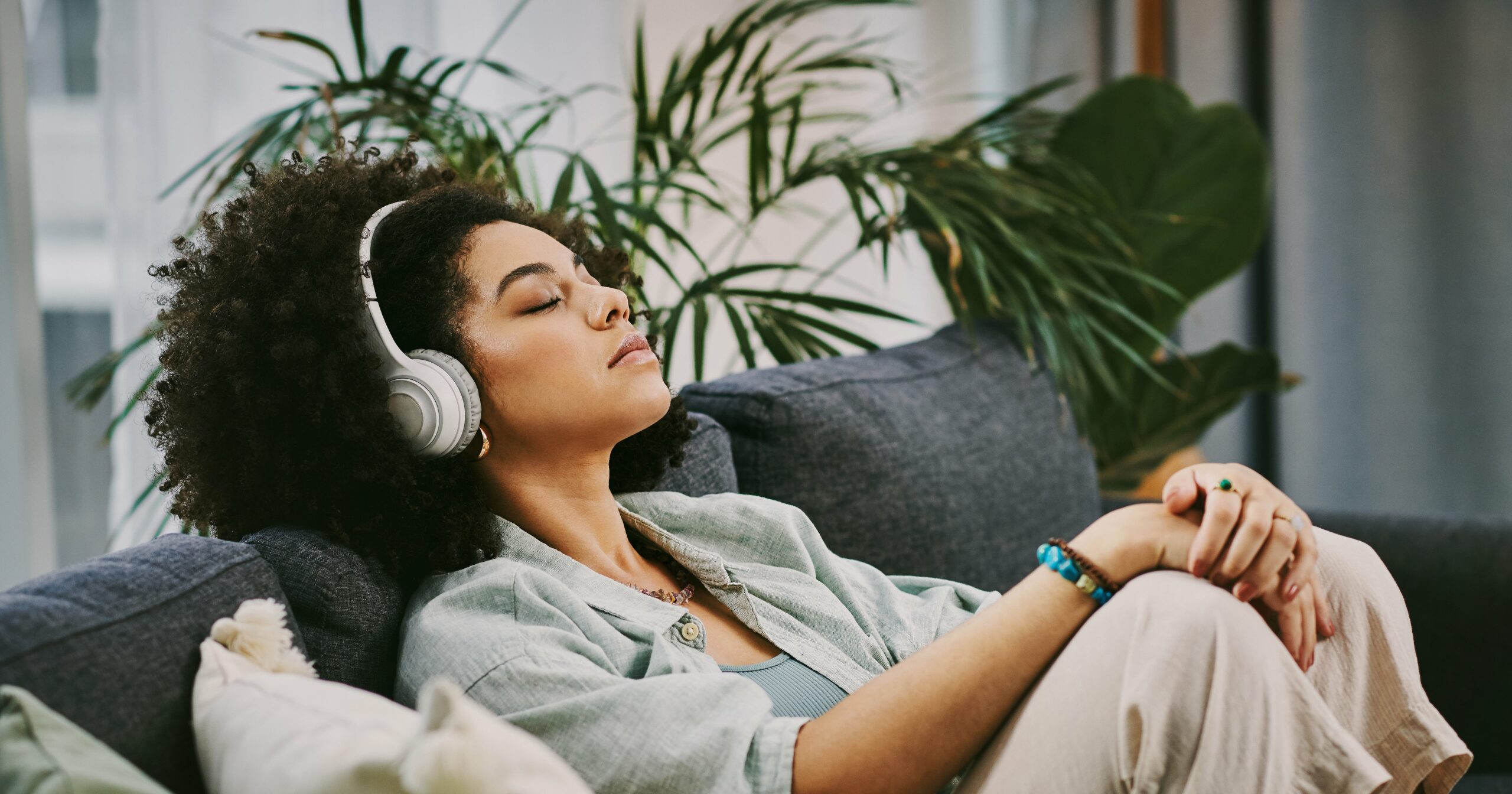 i-tried-sound-frequency-therapy-to-help-my-chronic-pain-–-here’s-how-it-went