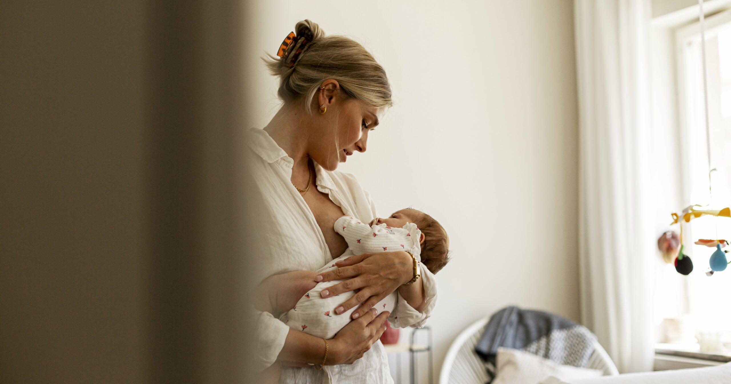 how-long-you-should-try-and-breastfeed,-according-to-doctors