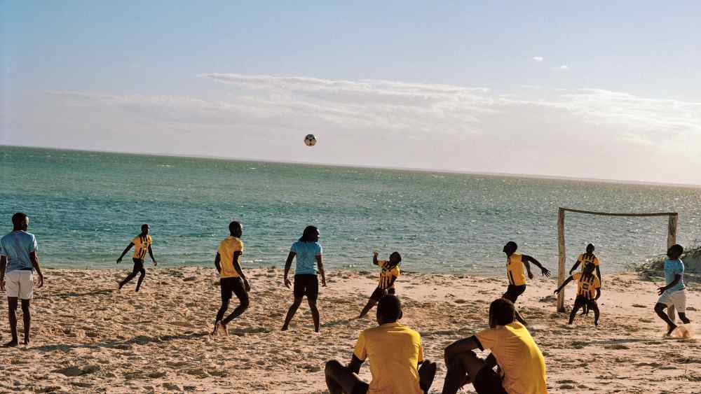 photographer-malick-bodian-captures-mozambique-as-an-artist-in-residence-at-the-eco-luxury-kisawa sanctuary