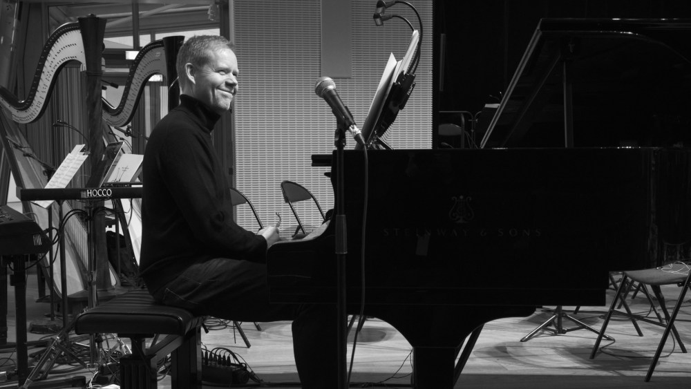 how-max-richter’s-stirring-compositions-became-the-soundtrack-to-the runways