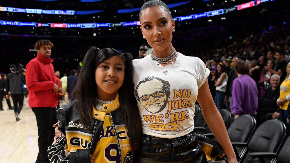 kim-kardashian’s-daughter-north-west-performs-at-hollywood-bowl-in-erl’s-bespoke-‘lion-king’-costume-that-gave-disney’s-young-simba-streetwear twists