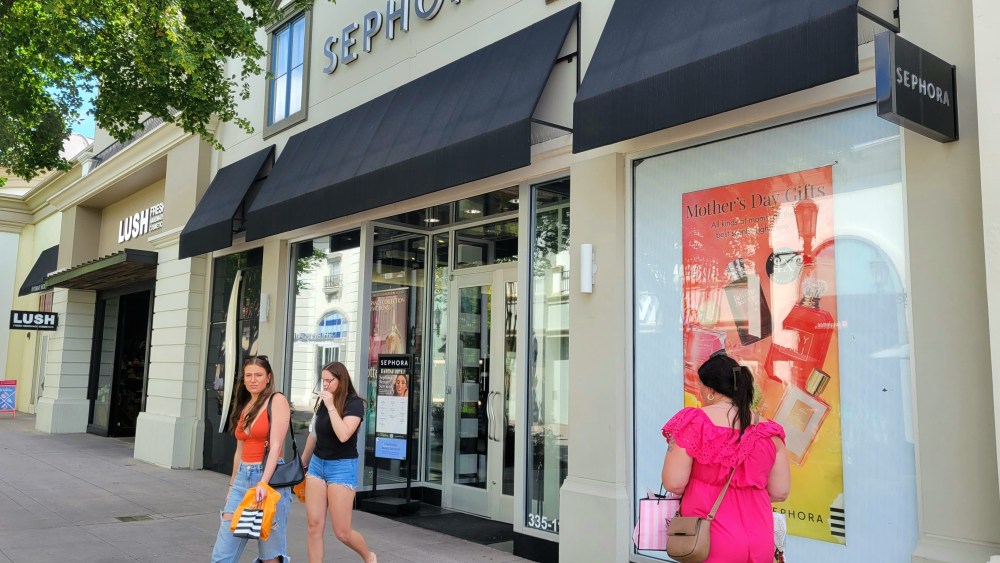 sephora-finds-another-path-for-expansion-–-tanger-outlet-and-open-air-shopping centers