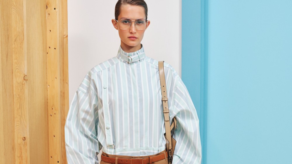 tory-burch’s-resort-2025-collection-is-a-guide-to-the-ultimate,-‘unplanned-cool’-way-of dressing