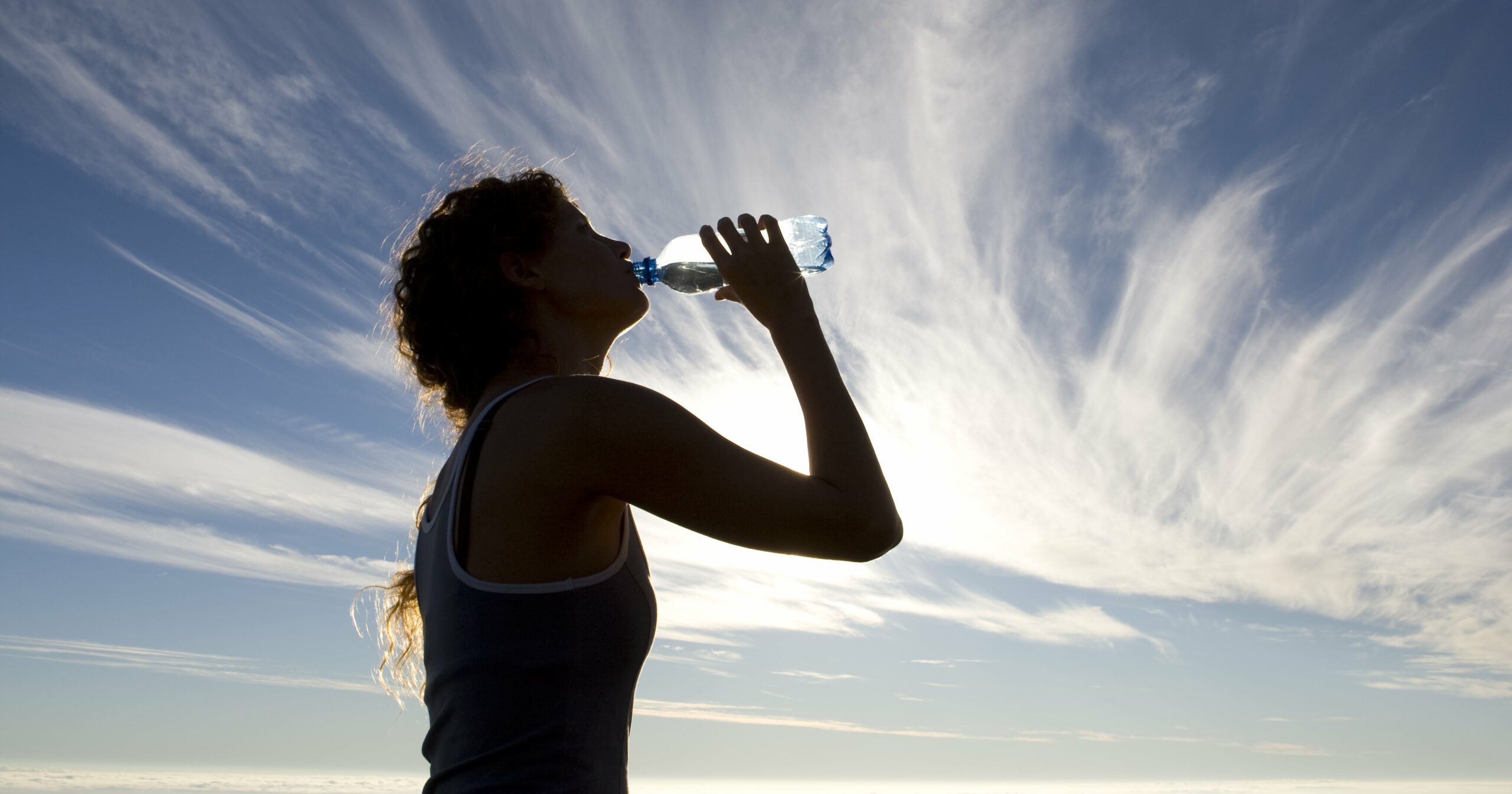 how-to-tell-if-you’re-dehydrated,-according-to-2-mds