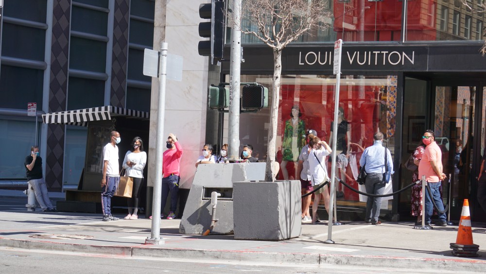 viral-retail-theft-sign-near-louis-vuitton-in-san-francisco-was-removed-by police