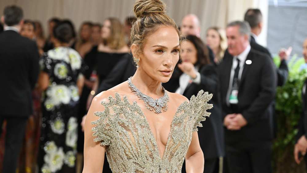 jennifer-lopez-and-violet-affleck-shut-down-loveshackfancy-in-the hamptons